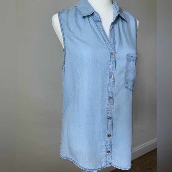 Molly Green sleeveless button down - Size L - Picture 2 of 10
